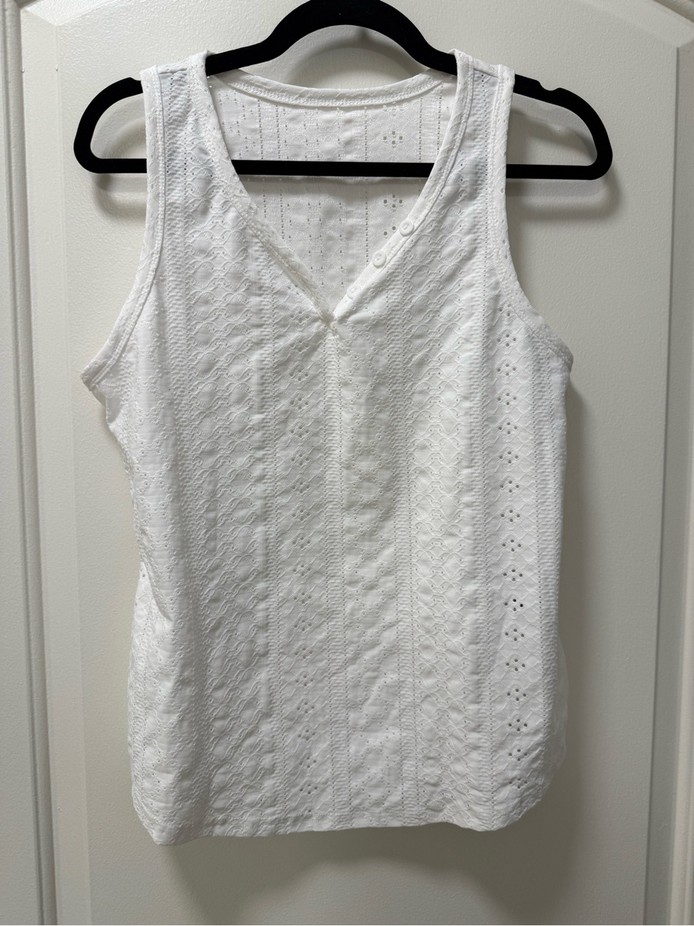SHEIN White Eyelet V-Neck Sleeveless Tank